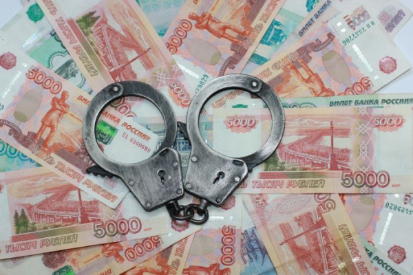 Полиция и ФСБ задержали следователя и адвоката за вымогательство взятки у руководства аптеки