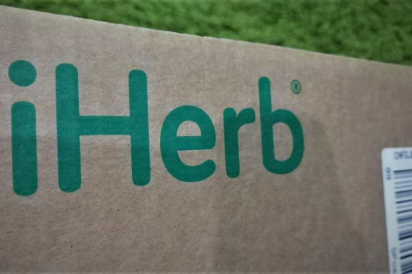Компания iHerb заявила о готовности маркировать поставляемые в Россию БАД